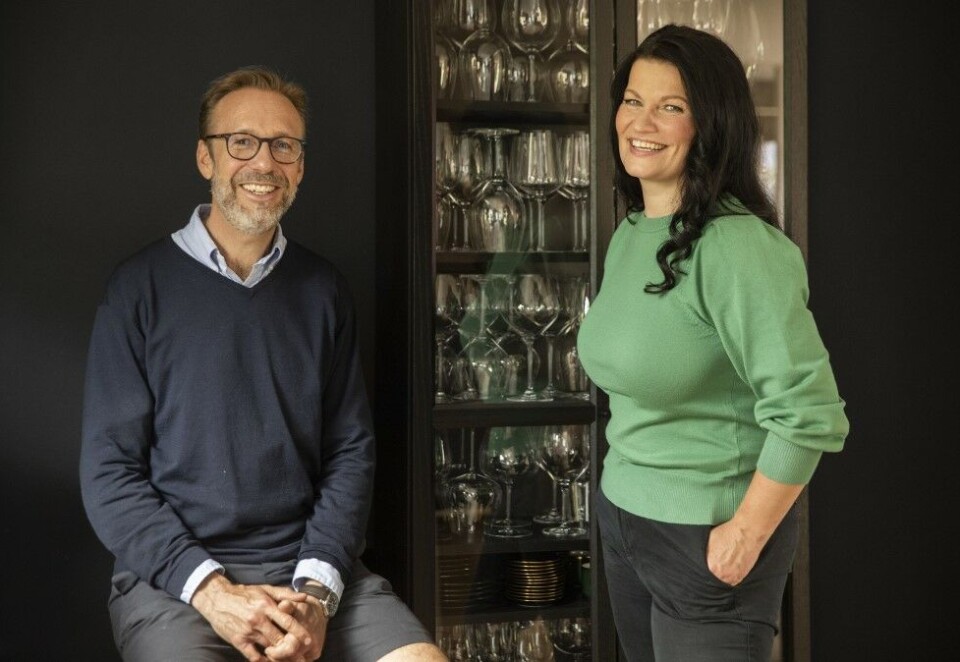 Vinpod: Thomas Giertsen og Merete Bø leder DNs nye podkast «Jeg kan ingenting om vin». Foto: Sigurd Fandango