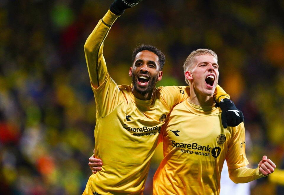 Kan juble: Bodø/Glimts Amahl Pellegrino scorer kunne i fjor juble sammen med lagkamerat Albert Grønbæk Erlykke både for seriegull og en rekord i TV-inntekter fra TV 2. Her de to på Aspmyra stadion på slutten av fjorårssesongen. Foto: Mats Torbergsen / NTB.