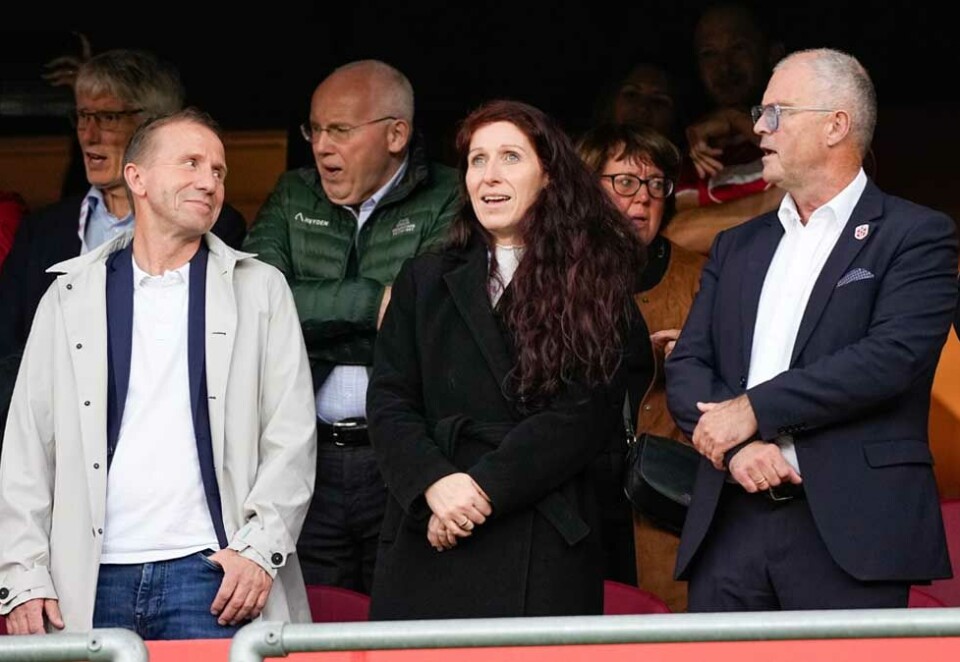 Fotballtopper på kamp: President i Norges Fotballforbund Lise Klaveness og økonomidirektør Kai-Erik Arstad på kamp på Ullevaal Stadion. Foto: Beate Oma Dahle / NTB