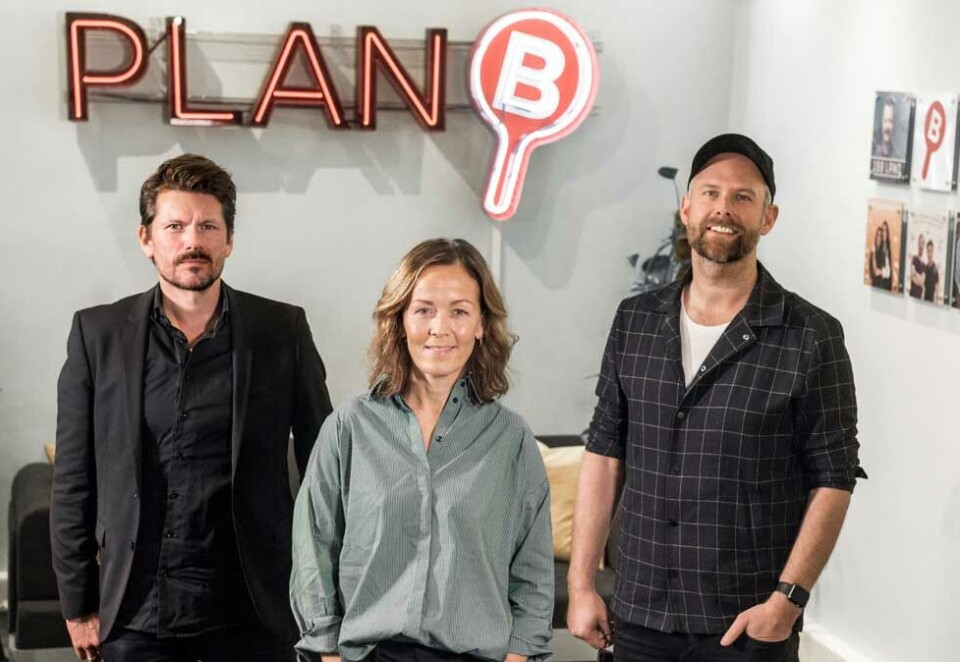 Fra PR til Plan-B: Øivind Winge har fått seg ny jobb i TV-produksjonsselskapet og reklamebyrået Plan-B. Her Winge sammen med administrerende direktør Line Konglevoll og kreativ leder Morten Nyheim Larsen.
