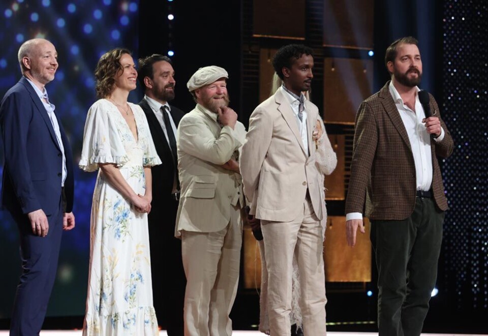 Årets humorprogram: Kongen var ikke til stede da «Kongen befaler» vant Gullruten, men det var Olli Wermskog, og flere av årets deltagere i humorshowet som Jonis Josef, Petter Schjærven og Nora Svenningsen. Foto: Eivor Eriksen.