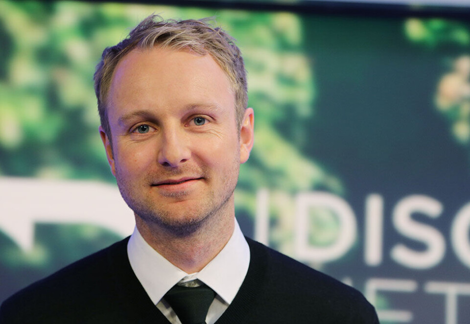 Fyrer av nye kraftsalver: Discovery og kommunikasjonsdirektør, Espen Skoland, er allerede tirsdag kveld ute og kritiserer den nye avtalen mellom TV 2 og Kulturdepartementet.