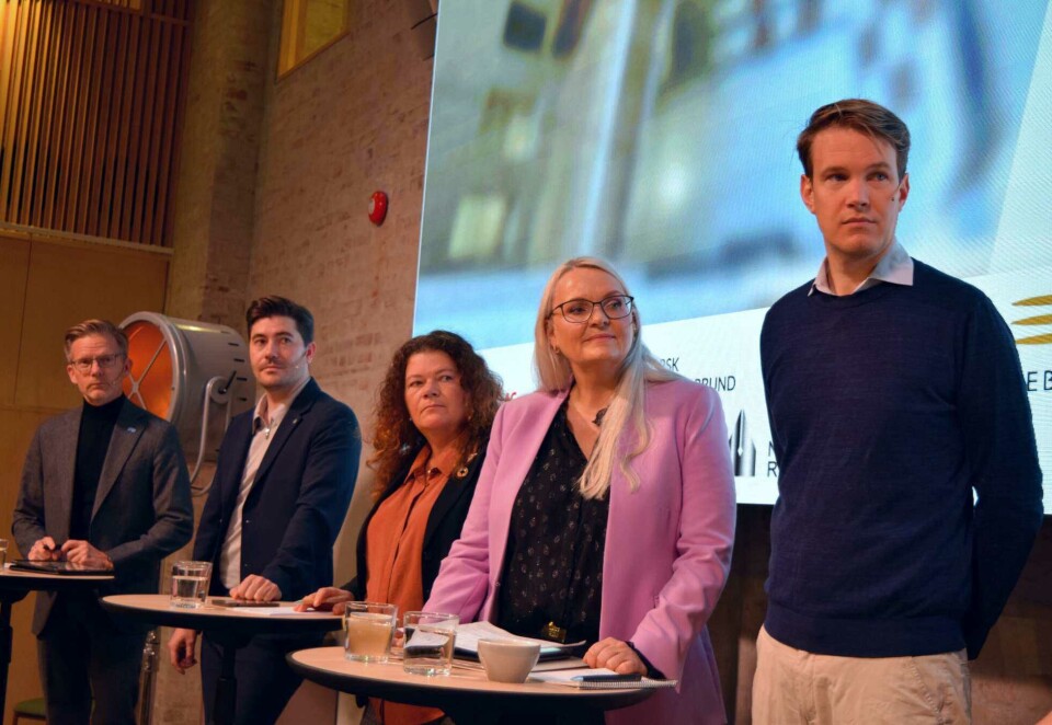 Mediedebatt: Politikerne inntok Pressens Hus for å diskutere mediepolitikk onsdag denne uken. Fra venstre: Tage Pettersen (Høyre), Grunde Almeland (Venstre), Kathy Lie (SV), Åslaug Sem-Jacobsen (Sp) og Torstein Tvedt Solberg (Ap). Foto: Dag Robert Jerijervi