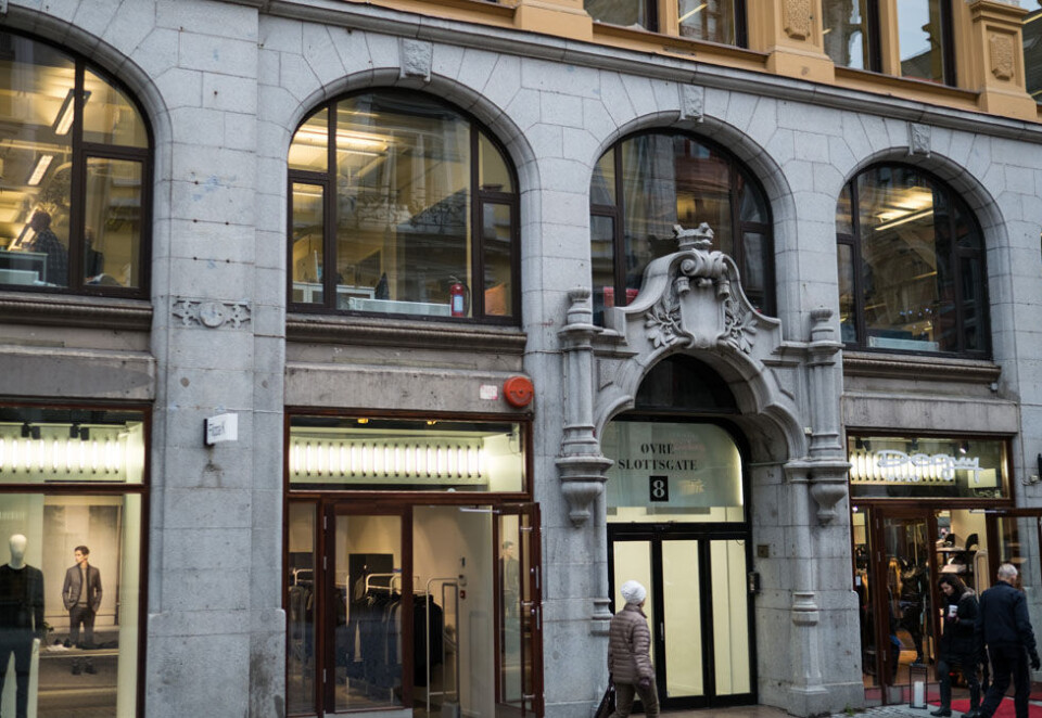 Pusses opp: Fasaden hvor kommunikasjonshuset Try holder til i Øvre Slottsgate har i langt tid vært under oppussing, Denne uken tok noen ubudne gjester seg inn i kontorene til Try.