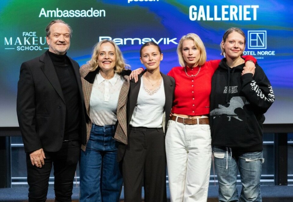 Nominerte: Lea Myren (lengst til høyre i bildet) og Elli Müller Osborne (i midten) er begge nominert til beste skuespiller hovedrolle drama på Gullruten. De er også gode venninner fra videregående skole. Foto: NTB