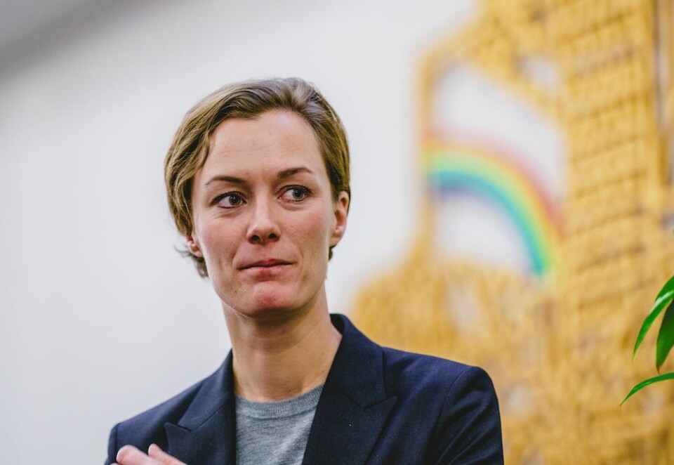 Holder seg unna: Kulturminister Anette Trettebergstuen har så langt holdt seg unna konflikten mellom Altibox og TV 2 og skrev nylig i et svar til Stortinget følgende. - Medietilsynet har ikke avdekket brudd på avtalen med staten i de tilfellene hvor seere har mistet tilgang til TV 2 hovedkanalen. Foto: NTB.