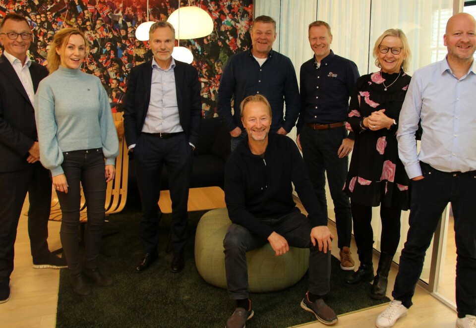 Drømmer om VM: Fra venstre: Roger Bergersen (administrative oppgaver), Lena Hope, Eirik Frantzen, Erik Plener (daglig leder i Alpin-VM 2029), Knut-Eirik Dybdal, Tove Moe Dyrhaug, Sigbjørn Aanes og Kjetil André Aamodt (foran). Erik Røste og Sverre Seeberg var ikke til stede da bildet ble tatt. Foto: Narvik 2029