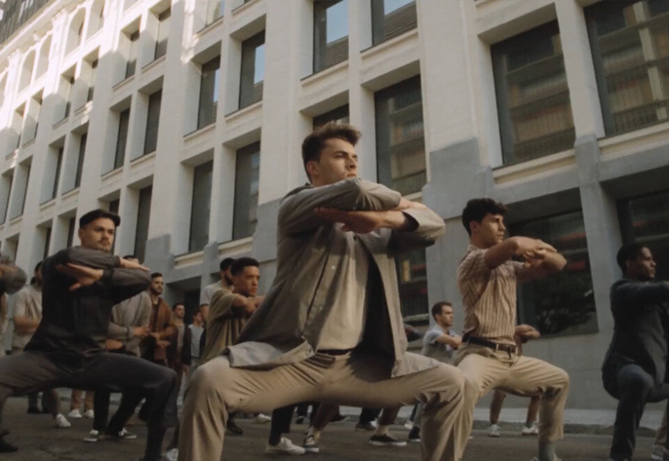 Hvem investerer: I kampanjen #huninvesterer er det en verden av bare menn som danser til Beyoncés ikoniske «Run the World». Nå får banken høre det fra den kvinnelige gründeren Heidi Aven som mener banken har lagt seg for tett på hennes She Invests-konsept.