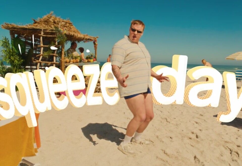 «Squeezer» inn en feriedag: Finn gjør inneklemte dager høyaktuelle i ny kampanje med Morgenstern. Foto: Finn.no/Morgenstern