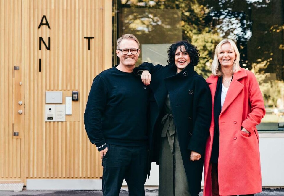 Griper fjernkontrollen: Aram Zarkoob Vaughan (midten) blir leder for content, tv og reklame hos Kenneth Pedersen i Anti. Hun tar over jobben til Benedicte Bruusgaard som fortsetter i Anti i en annen stilling.