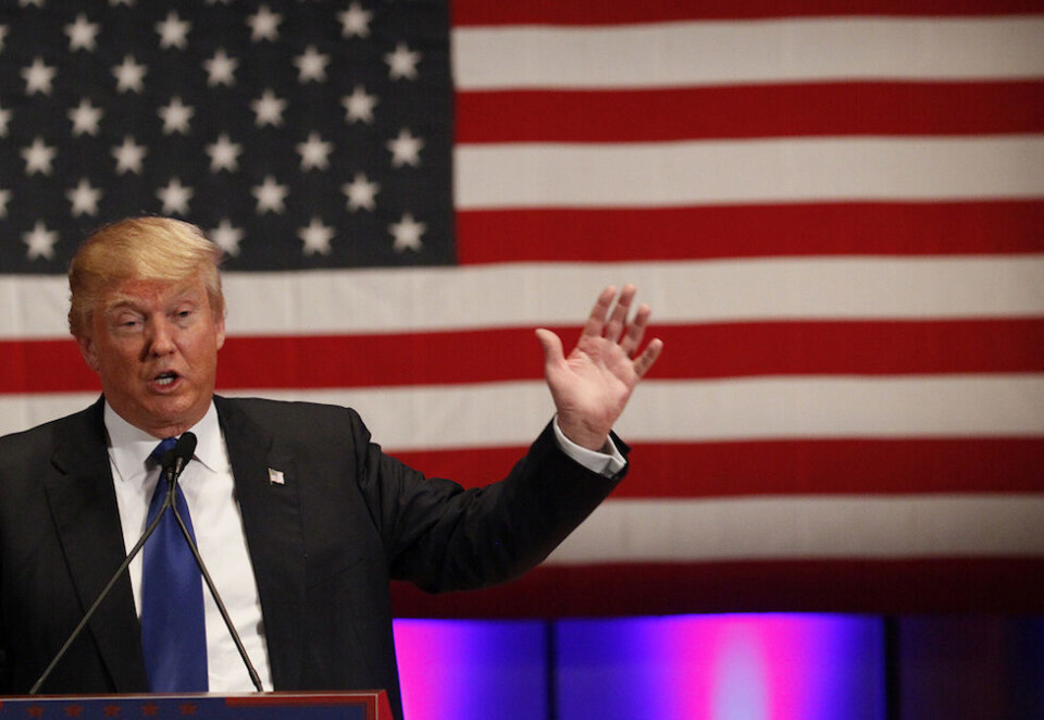 Hysjpenger: USAs president Donald Trump og hans personlige advokat Michael Cohen skal ifølge kilder med kjennskap til saken ha deltatt på et møte med avistoppen David Pecker der de diskuterte hvordan Trump kunne beskyttes mot negative artikler i valgkampen. Foto: Scanpix/Reuters