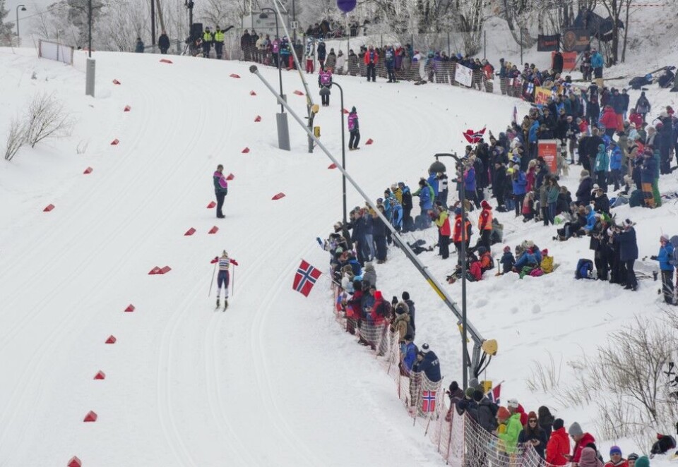Avlyser skifest: Det var ikke helt folketomt da verdenscupen foregikk i Holmenkollen i mars 2020. I år blir det ingen ting av Kollen-festen. Foto: Vidar Ruud / NTB