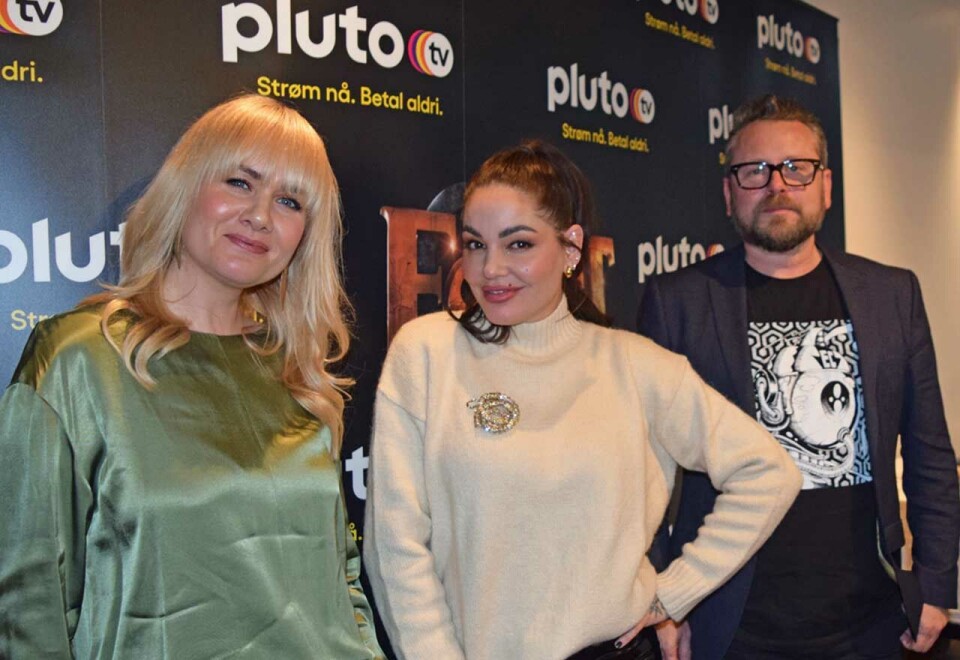 Premiereklare: Julie Strømsvåg, Triana Iglesias og Jesper Haahr fra Pluto TV på gårsdagens pressestreff i forbindelse med at den gratis strømmetjenesten har sikret seg Fangene på fortet. Foto: Knut Kristian Hauger.