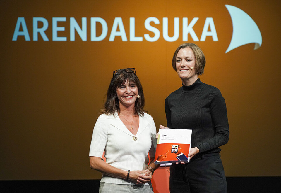Har ledet kommisjonen: Ytringsfrihetskommisjonen ved leder Kjersti Løken Stavrum overleverte sin rapport til kultur- og likestillingsminister Anette Trettebergstuen (Ap) på Arendalsuka denne uken. Foto: Ole Berg-Rusten/NTB