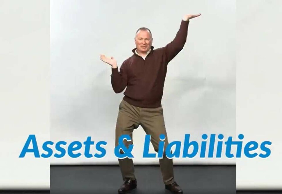 Eier dansegulvet: «Assets & Liabilities» er en av dansebevegelsene som skal sørge for god stemning på Oljefondets julebord. Her viser Nicolai Tangen hvordan det skal gjøres. Skjermbilde: Nicolai Tangen/Linkedin