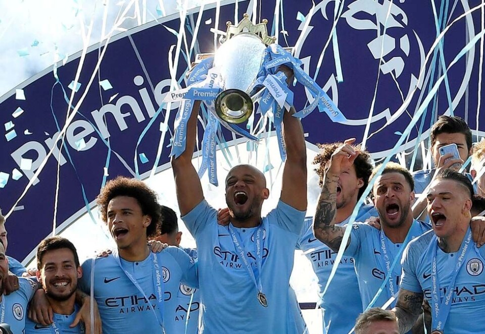 Øker tv-inntektene: Manchester City vant på ny Premier League og selv om de engelske tv-kanalene ikke lenger betaler like for rettighetene kompenserer Premier League med økt salg i utlandet. Samlet selger Premier League tv-fotball for over 100 milliarder kroner. Foto: Scanpix.