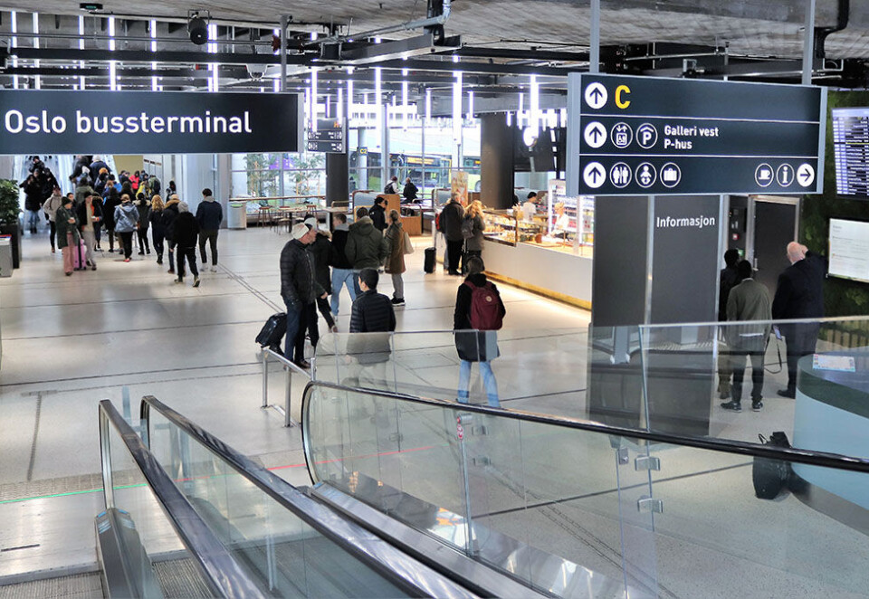 Pusset opp for 60 millioner: Slik fremstår Oslo Bussterminal etter oppussingen til 60 millioner kroner. Terminalen er åpnet opp, taket er hevet og lokalet fylles med rundt 30 reklameflater. Foto: Guro Størseth/AKT