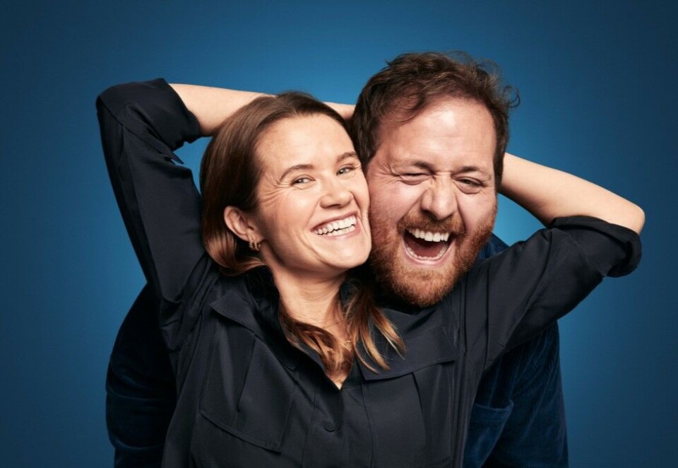 Øverst: Profilene Live Nelvik og Ronny Brede Aase har tatt podkastmarkedet med storm. Kun to uker etter lansering av deres nye podkast troner de nå øverst med solide tall. Foto: Trine Hisdal.