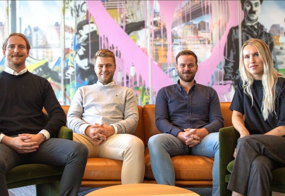 Starter i JCDecaux: JCDecaux har ansatt Christina F. Bruarøy, Martin Bolstad, Sebastian Holte Aasen og Sondre Kopstad. - Vi må ha gode spillere på alle plasser og vi må jobbe godt sammen som lag, sier salgsdirektør Torgeir Johannessen. Foto: JCDecaux