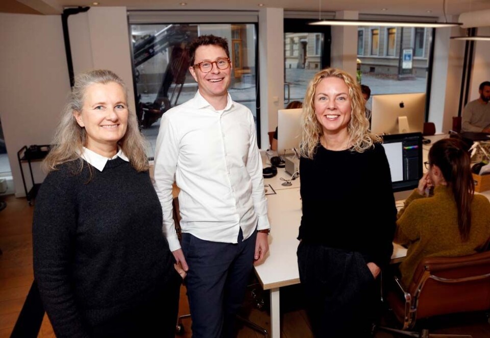 Stepper opp: Kjetil Botten Skogly (midten) blir ny daglig leder i reklamebyrået Pol når Monika Augustsson (til v) går over i en stilling som strategisk leder. Kreativ leder Janne Brenda Lysø er tredjemann i byråets ledertrio. Foto: Eivor Eriksen