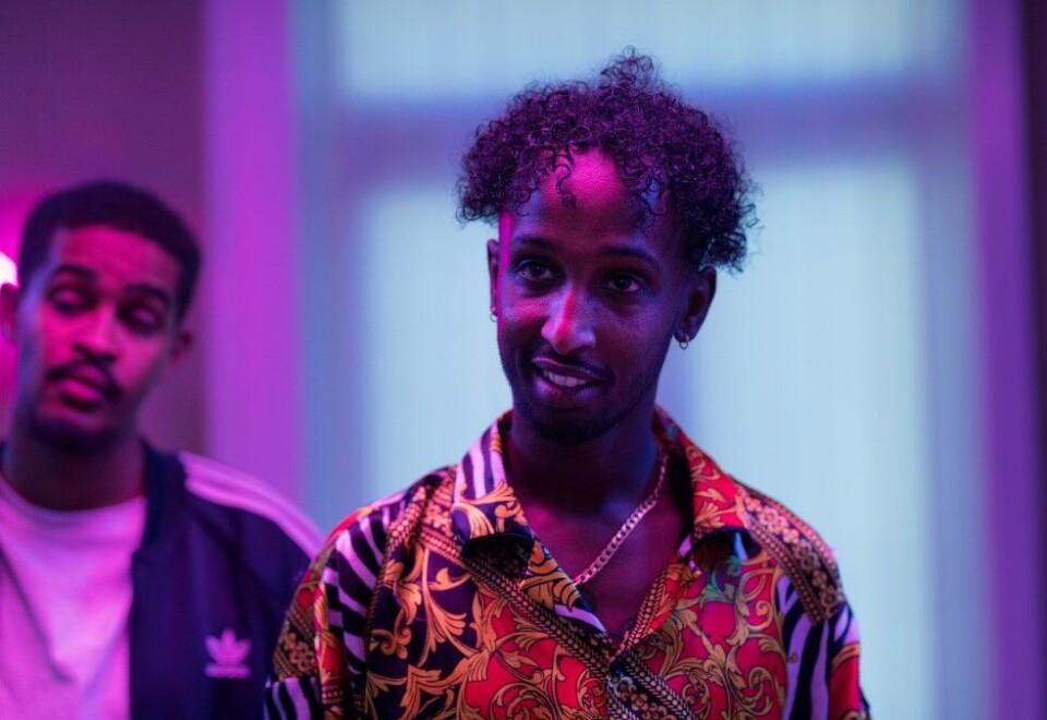 Dukker opp på TV-skjermen hos TV 2: Komiker Jonis Josef spiller hovedrolleinnehaveren Jamal i TV 2s nye serie «Kasko». Han har også vært med å skape serien og å skrive manuset. Foto: TV 2