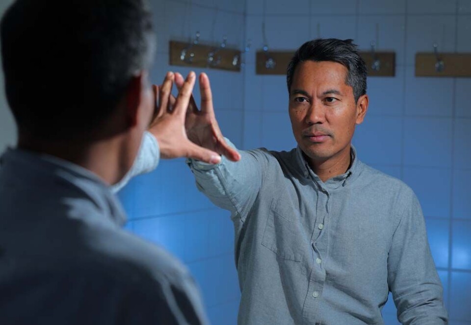 Programleder: Christian Strand har satt rekord for årets mest sette dokumentarserie på NRKs strømmespiller i 2023. Foto: NRK.