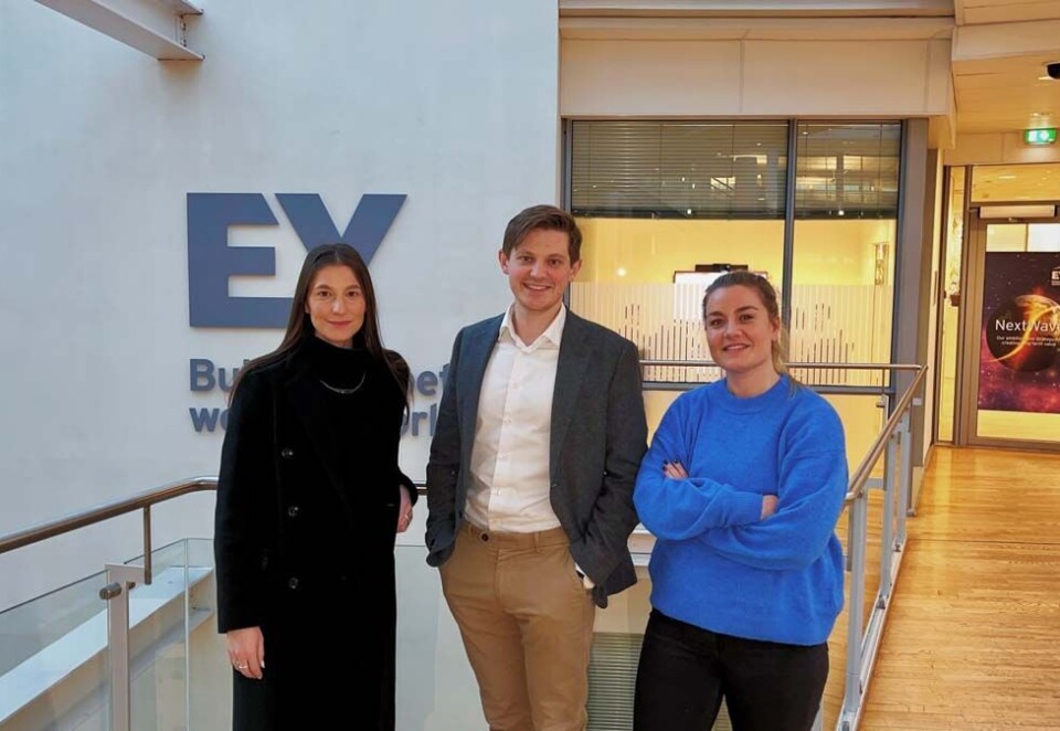 Trekløver: Aliaa Noelle Hamza, Andreas R. K. Jacobsen og Astrid Norum skal jobbe med å løfte EYs kompetanse på klima og bærekraft.