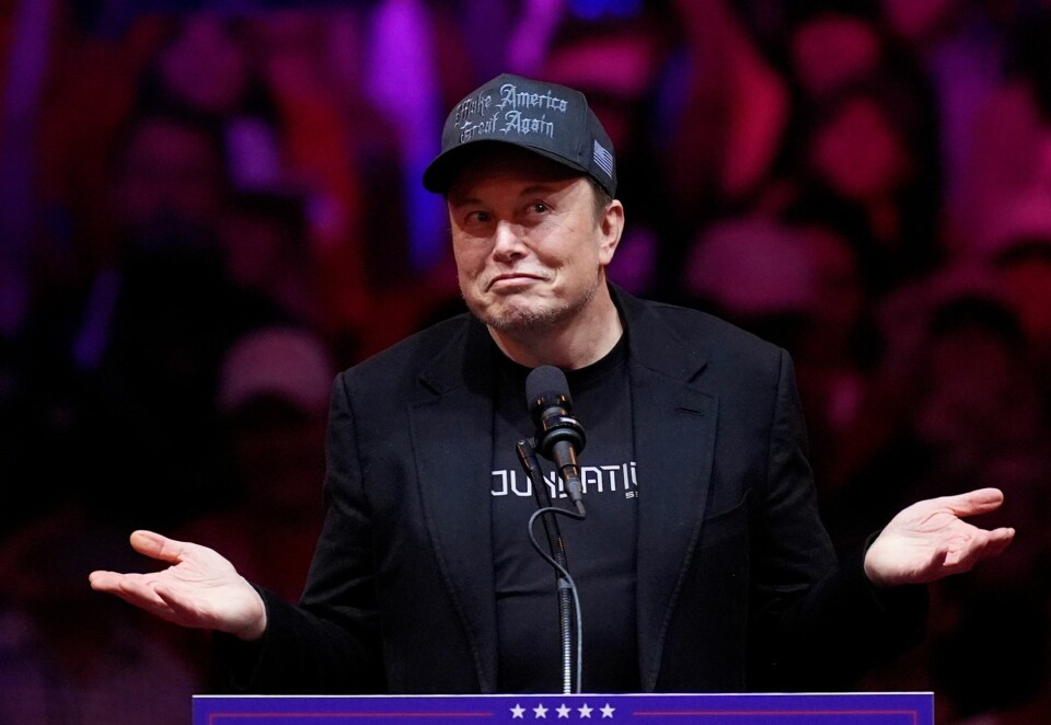 Blant de ti verste: Det er neppe en kåring Elon Musk ønsker å gå til topps i, men i årets BAV-undersøkelse må han innse at både X og Tesla er inne på listen over merkevarer nordmenn hater. Foto: AP Photo/Evan Vucci