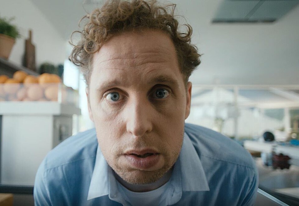 Lite samarbeidsvillig: Reklamebyrået Trys nye reklamefilm for Rema 1000 viser hvordan det går når smarthuset ditt ikke vil samarbeide. Samarbeidet mellom Try og den nye totalkunden Rema 1000 derimot går på skinner.