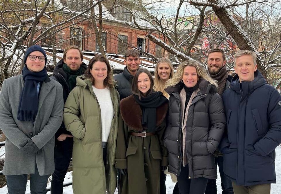 Blir flere: Mood Communications og søsterbyråene nærmer seg 40 ansatte. Her byråleder Nils Sejersted i Mood, daglig leder i Smood, Alexander Grimstad og daglig leder i Nettrafikk, Lasse Torstensson, sammen med flere av de sist ankomne. Fra venstre Heidi Bjørang, Hannah Hæger, Cathrine Stenfoss Nygaard, Gjøran Blørstad, Kristina Veiby og Harald Buli.