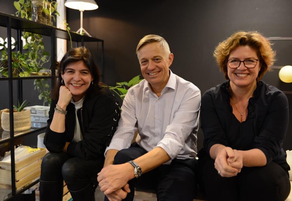 Snakker om gründerskap: Karl-Christian Agerup og Anniken Fjelberg deler åpenhjertig om sine erfaringer fra gründerlivet og hvilke utfordringer startups ofte har. Her sammen med Kjersti Løken Stavrum som er programleder i podkasten Tinius Talks.
