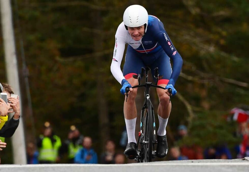 Tour de France-vinner: Tidligere Tour de France-vinner Chris Froome fra Storbritannia skal i år konkurrere virtuelt om seieren i den franske sykkelklassikeren i påvente av at rittet starter senere i høst. Her kommer Froome i mål på Fløien i Bergen. Foto: Marit Hommedal / NTB scanpix