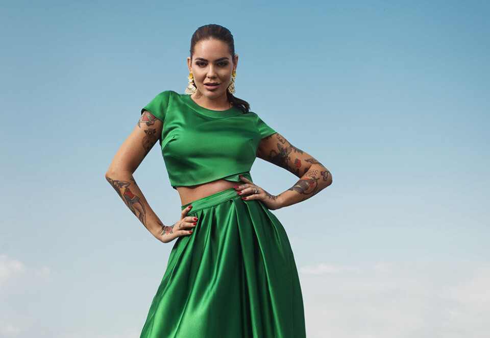 Programleder: Triana Iglesias tar imot deltagere på «Paradise Hotel» for tolvte gang når realityserien har sesongpremiere på TV 3 i kveld. - I vårsesongen går vi litt mer tilbake til starten av Paradise-eventyret. Det er mindre fokus på spill og taktikk, og mer fokus på relasjoner, sier Thomas Horni i Nent-gruppen. Foto: Nent-Gruppen.