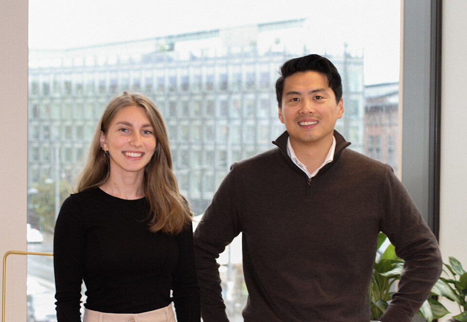 Ny jobb: - Er du aktiv i sosiale medier, blir du også belønnet, sier Maylinn Gullmark. Her er hun med avdelingsleder Marius Myhrvold i Hill+Knowlton.