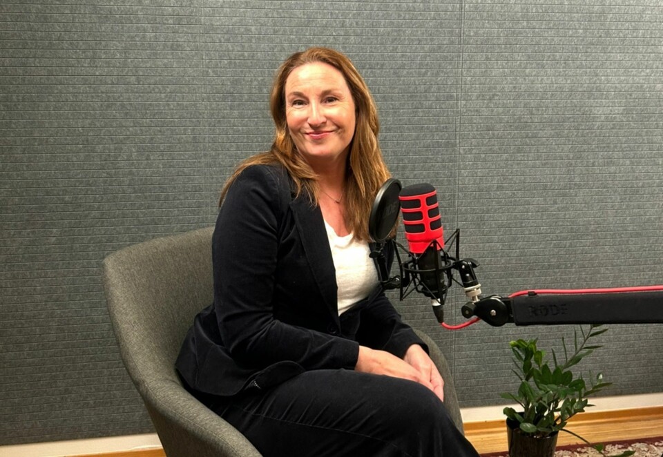 Debuterer med lyd: På ukens siste dag debuterer tidligere TV 2-profil, Elin Ludvigsen med den splitter nye podkasten «Bak nyhetene med Elin Ludvigsen». Her fra innspilling i podkast-studioet til Batong Media. Foto: Anette Johansen-Desjardin