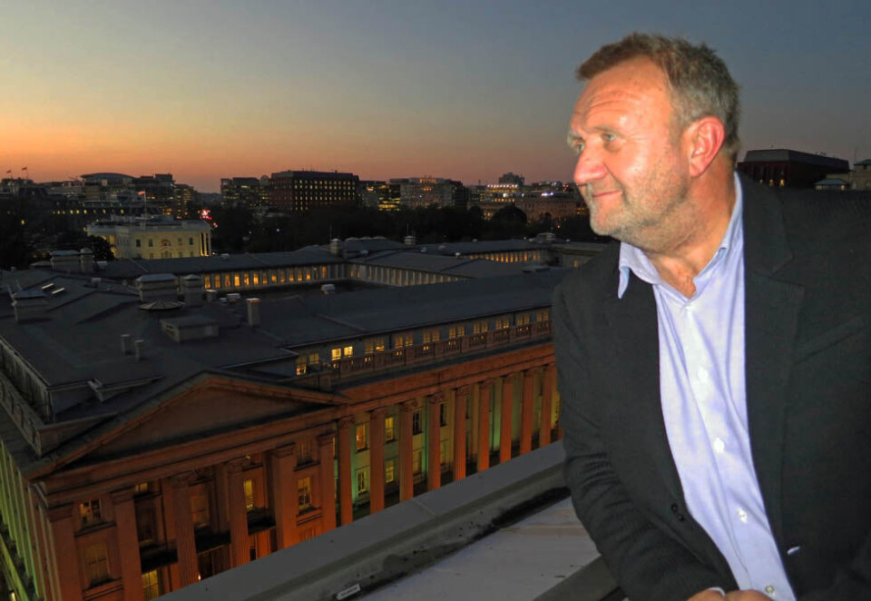 Utsikt mot Det hvite hus: Da Kampanje besøkte Washington under valgkampen i 2012 var det naturlig å ta en prat med ansvarlig for Washingtonseminaret, Kjell Terje Ringdal. Her Ringdal på takterrasen til en hotellbar med utsikt mot maktens høyborg i Det hvite hus. Foto: Knut Kristian Hauger.