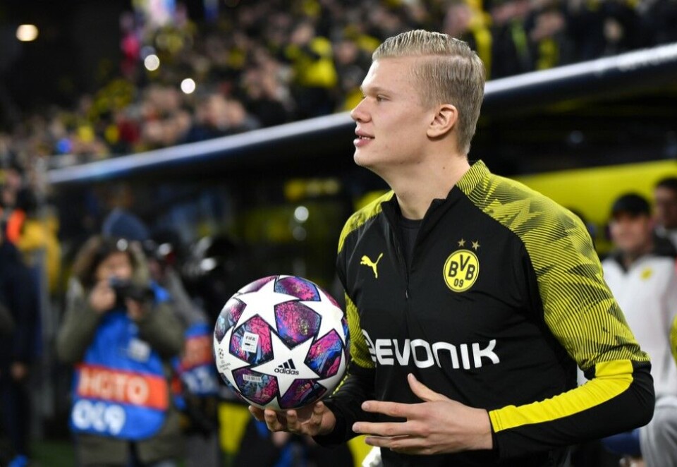Skaper debatt: Det er ikke bare Haaland sine effektive skåringer som skaper avisoverskrifter. 19-åringens effektive svar i intervjusonen skaper debatt om både spillernes, fotballklubbenes og journalistenes ansvar i pressesonen. Foto: Martin Meissner / AP