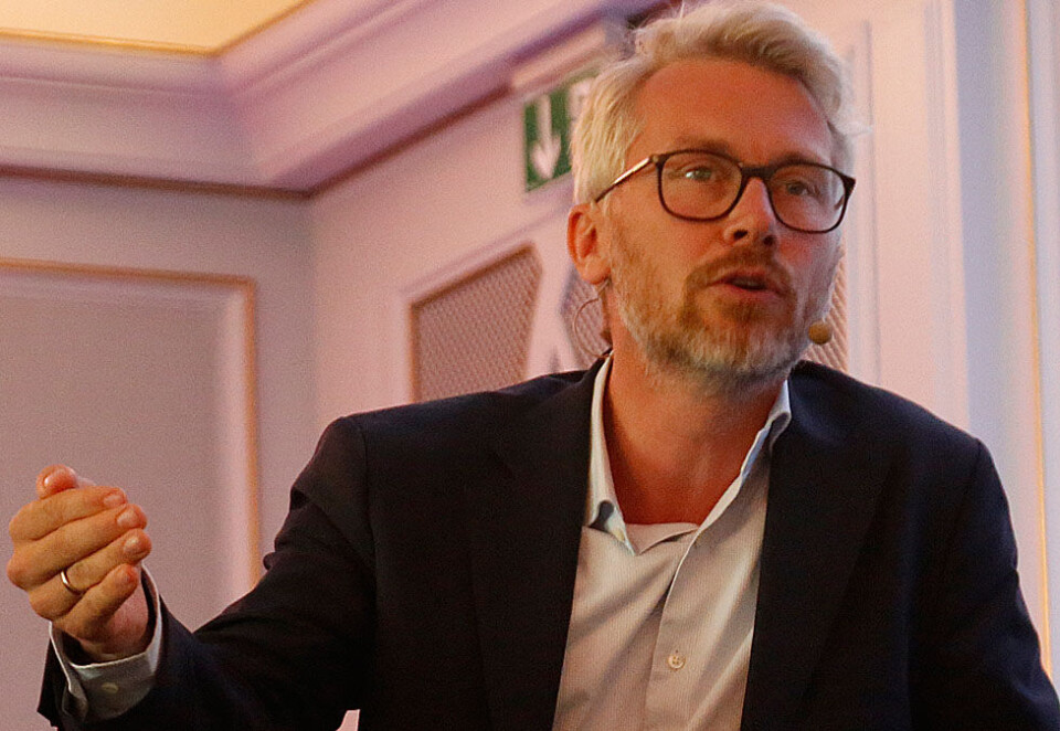 Søker på ny avtale: TV 2-sjef Olav Sandnes leverte fredag sin søknad om å bli kommersiell allmennkringkaster med hovedredaksjon og sentral nyhetsredaksjon i Bergen. Her Sandnes på Kampanjes Media Business-konferanse. Foto: Eivor Eriksen.