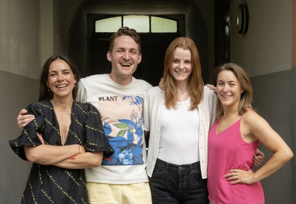 Store smil: Fungerende daglig leder i NewsLab, Linn Isaksen, sammen med Torgeir Mortensen, leder for tekstavdelingen, Eilen Aalerud og Julie Simonsen er godt fornøyde med hvordan regnskapstallene ser ut.