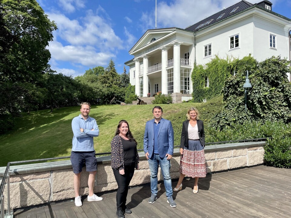 I nye jobber denne uka: Digitaldirektør Thomas Johansen og administrerende direktør Marie-Louise Alvær i PHD sammen med sine to nyeste ansatte, Vivian Vestre og Mihai Dumitrescu. - Det er mye relevant erfaring både i dybden og bredden, sier Alvær.