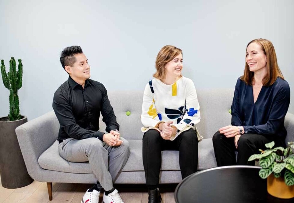 Spår om 2020: I 2020 vil kundene etterspørre mer rådgivning og forretningsutvikling, spår Kristine Bjørnstad i Making Waves (i midten). Som vikar i sjefsstolen i teknologi- og designbyrået benytter hun anlendingen til å hente inn John Albertó Halsbog og Mari Haugen.