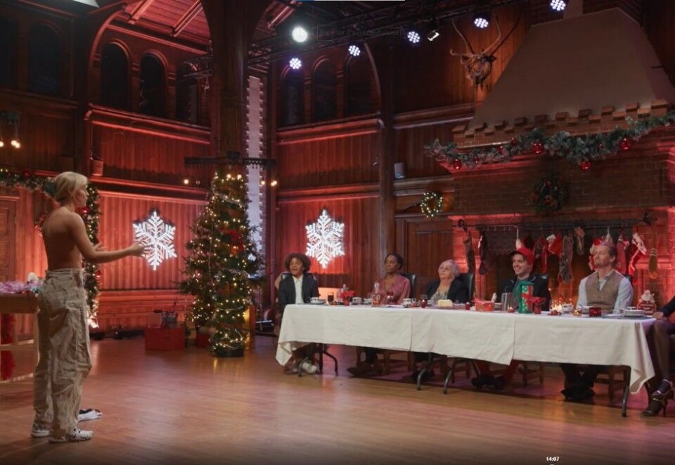 Stunt: Øyunn Krogh vakte oppsikt da hun viste frem puppene sine på TV. Nå skal hendelsen opp i Kringkastingsrådet. Foto: Skjermdump.