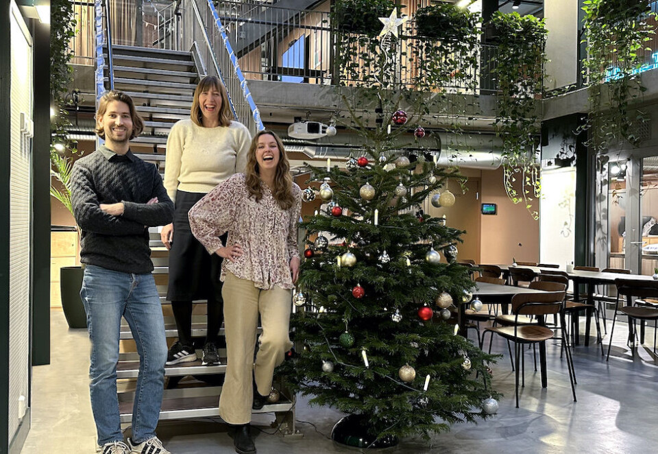 Nye fjes: Kavian Braanaas, Katrine Ree Holmøy og Mathilde Weiby lader opp til julen med sin nye arbeidsgiver Netlife. Foto: Marte Brennbakken / Netlife
