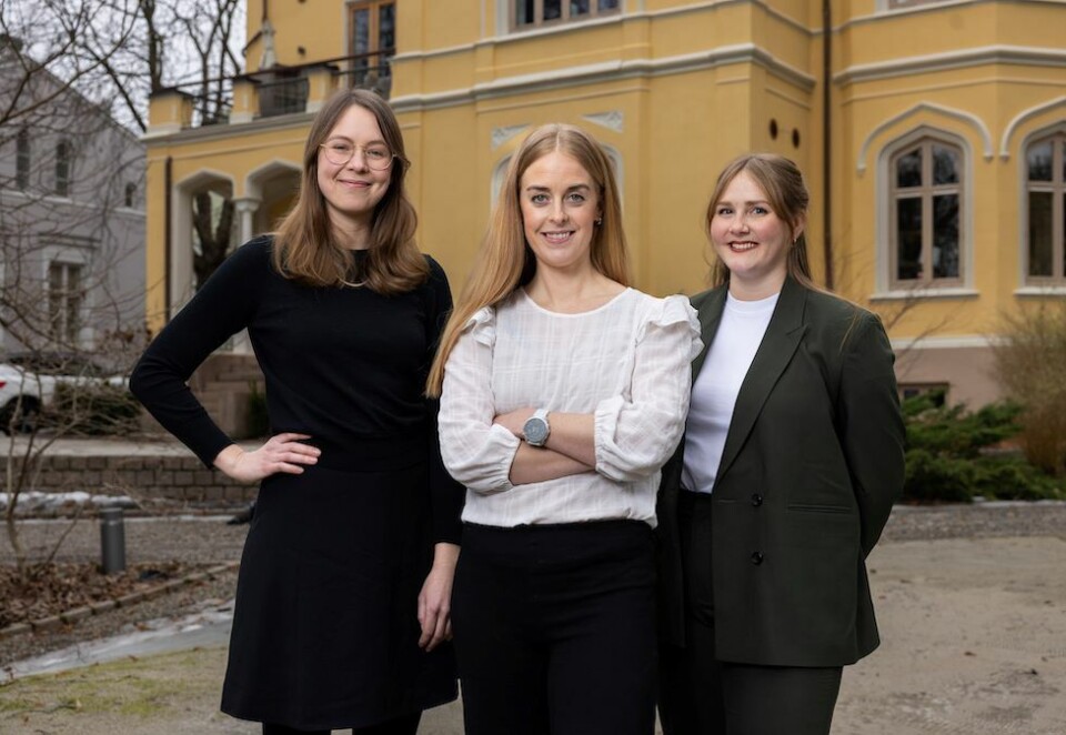 Nye rådgivere: Ina Rosenberg Stavrum (til venstre) og Embla Regine Mathisen (til høyre) med Pressure-sjef Celine gran i midten. Foto: Espen Solli