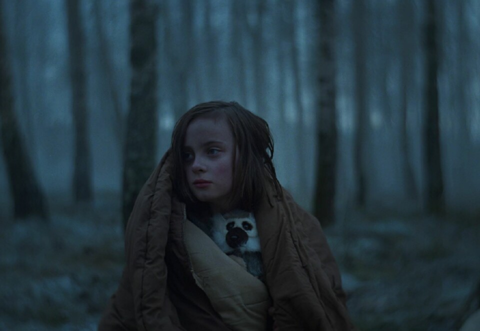 Trenger hjelp: Redd Barna ønsker seg flere faste givere og viser hvorfor i årets julekampanje. Foto: Redd Barna/Nord DDB