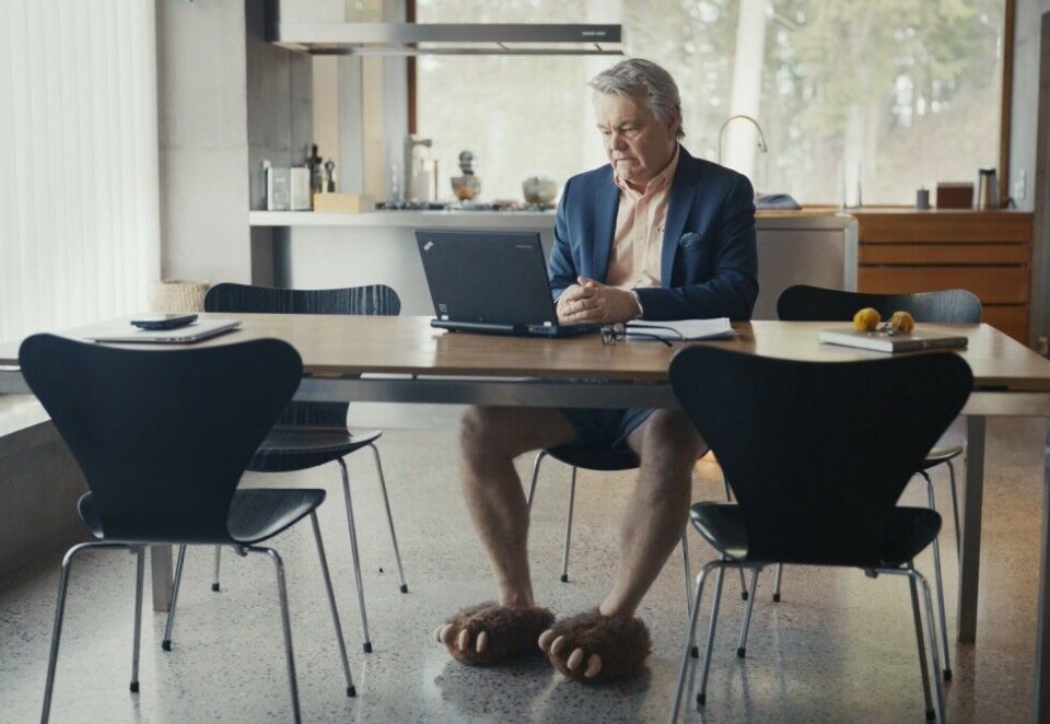 På hjemmekontor: Den nye reklamefilmen til Telia, som er den første fra reklamebyrået Try, viser den nye arbeidshverdagen som mange nå opplever med hjemmekontor.