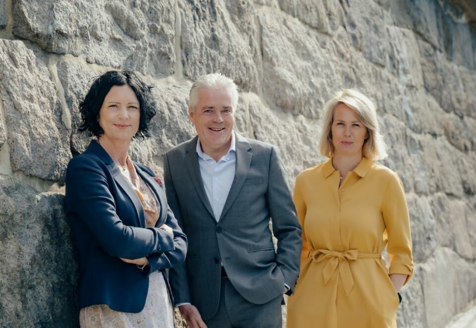 Gratisjobbing: Zynk-partner Guri Størveold, Jan Glendrange og Marte Ramuz Eriksen har jobbet gratis for å få til en IT-fusjon med sosiale dimensjoner. - Dette er noe vi heier på og støtter med egen arbeidskraft, så noen timer her har vært pro bono, sier Zynk-partneren.