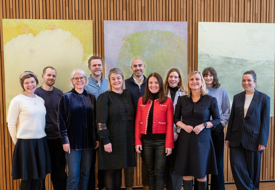 Skal ha ny logo: Her er noen av bankfolkene som fremover skal jobbe sammen med å slå sammen de to baneken. Fra venstre Ingvild Oda Kjørholt, Lars Kjelsnes, Gørill Kvamme, Trond Skjæveland, Eva Kvelland, Øyvind Harkestad, Tonje Marie Schreiner, Therese Jacobsen, Siren Sundland, Julie Jørstad og Kristine Prestegaard. Foto: Iselin Fotland