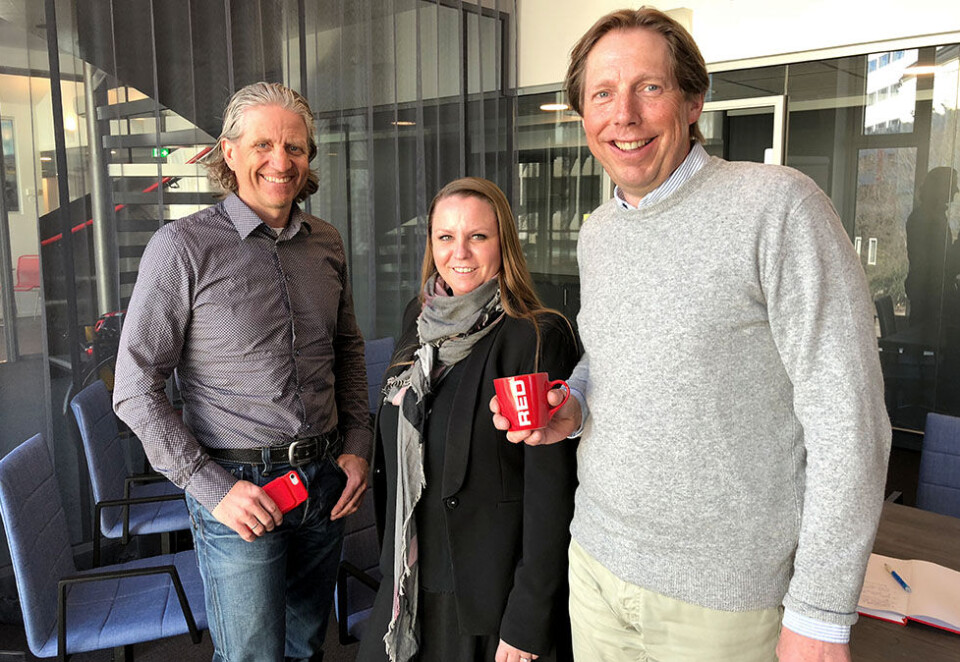 Selger til konkurrent: Arbeidende styreleder Nils Røang (til venstre) selger mesteparten av sine aksjer i Red til Dentsu Aegis. Her sammen med konsernsjef Maria Aas-Eng og partner og rådgiver Christian Espeseth. Konsernets fjerde partner Magnus Strømnes Bøe var ikke til stede da bildet ble tatt. Foto: Dag Robert Jerijervi.