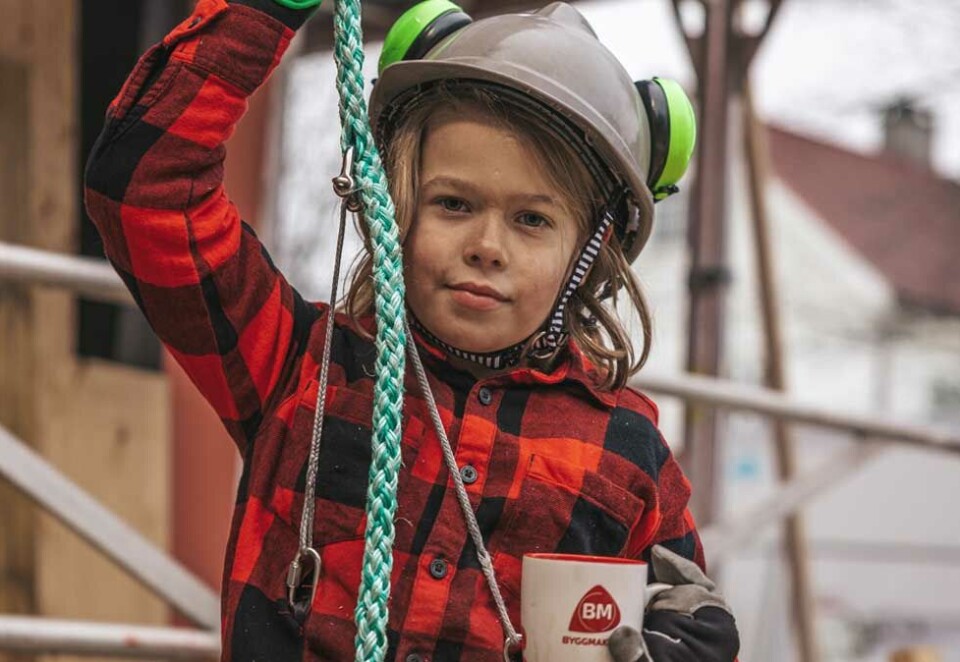 Snekkergutt: På en tid der ikke produseres altfor mange nye reklamefilmer, slår Byggmakker til med denne reklamefilmen som skal snakke både til proffer og amtører. I hovedrollen møtter vi denne snekkergutten som virker å ha lagt karriereplanen allerede.